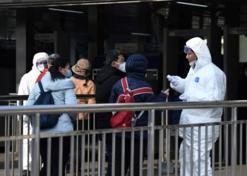 Pihak berwenang di Beijing telah membatalkan pertemuan besar-besaran yang biasanya menarik banyak orang selama liburan Tahun Baru China, sementara Kota Terlarang yang bersejarah akan ditutup mulai Sabtu (25/01). (afp/noel celis)
