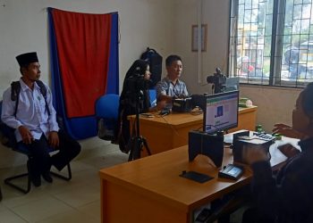 Proses perekaman e-KTP di Kantor Disdukcapil OKI, Jumat (03/01). (Foto : fornews.co / Riyan Fahrizal)