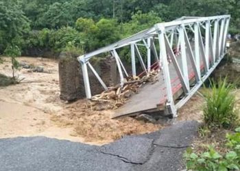 Kondisi Jembatan Air Mulak di Kabupaten Lahat yang putus karena diterjang banjir bandang belum lama ini. (ist)