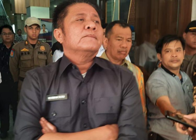Gubernur Sumsel Herman Deru saat menjawab pertanyaan wartawan di kantor gubernur Sumsel, Rabu (15/01). (ist)
