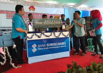 Proses pengundian hadiah tabungan Pesirah Bank Sumsel Babel Cabang Kayuagung di Lempuing, Rabu (22/01). (IST)