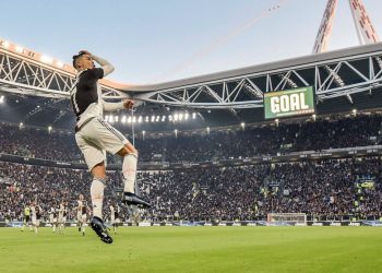 Penyerang Juventus Cristiano Ronaldo melakukan selebrasi usai mencetak gol ke gawang Cagliari pada pertandingan pekan 18 Serie A di Allianz Stadium, Senin (06/01) malam. (instagram juventus)