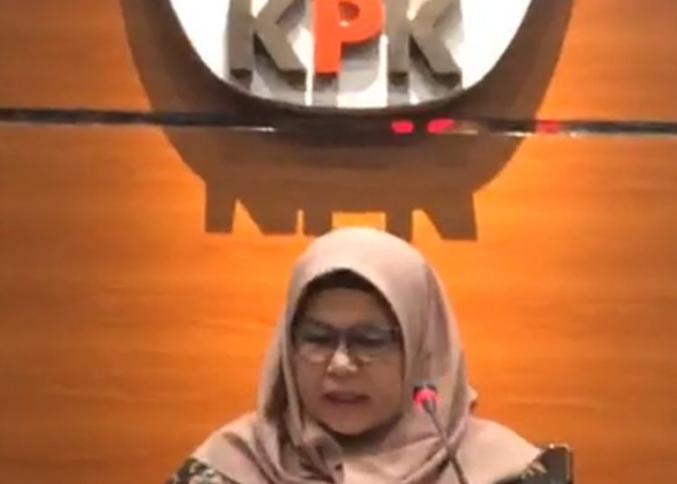 Wakil Ketua KPK Lili Pantauli Siregar saat jumpa pers penetapan tersangka Komisioner KPU RI Wahyu Setiawan sebagai tersangka kasus suap di Gedung Merah Putih KPK, Kamis (09/01) malam. (ist)