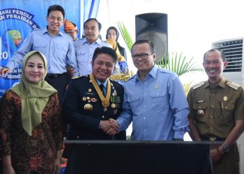 Menteri KKP, Edhy Prabowo didampingi Gubernur Sumsel, Herman Deru saat kunjungan kerja di Palembang. Foto: Istimewa