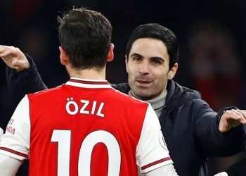 Mesut ozil dan Mikel Arteta. (IST)