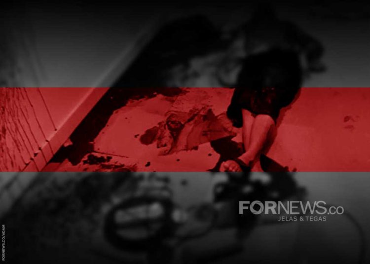 KORBAN di kamar kosong di Dusun Jetis, Desa Tirtohadi, Mlati, Sleman, Kamis (30/1/2020) malam. (foto fornews.co/adam)