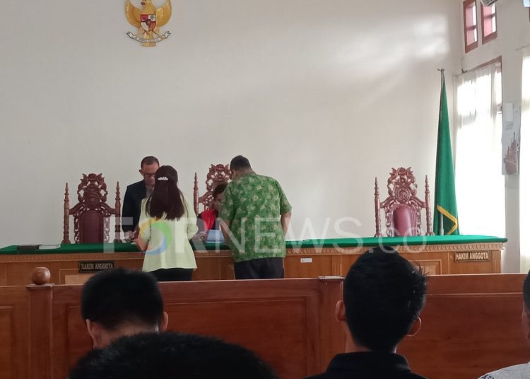 Sidang sengketa lahan antara warga dan PT Rambang Agro Jaya di PN Kayuagung, Rabu (08/01). (Foto : fornews.co / Riyan Fahrizal)