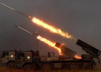 Pasukan artileri Korps Garda Republik Iran melakukan serangan rudal ke pangkalan Amerika Serikat di Irak, Selasa (07/01) malam waktu setempat. (ist)