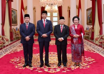 Presiden Joko Widodo dan Wapres KH Ma'ruf Amin usai pelantikan Laksamana Madya TNI Aan Kurnia sebagai Kepala Bakamla di Istana Negara, Jakarta, Rabu (12/02). (humas kemensetneg)