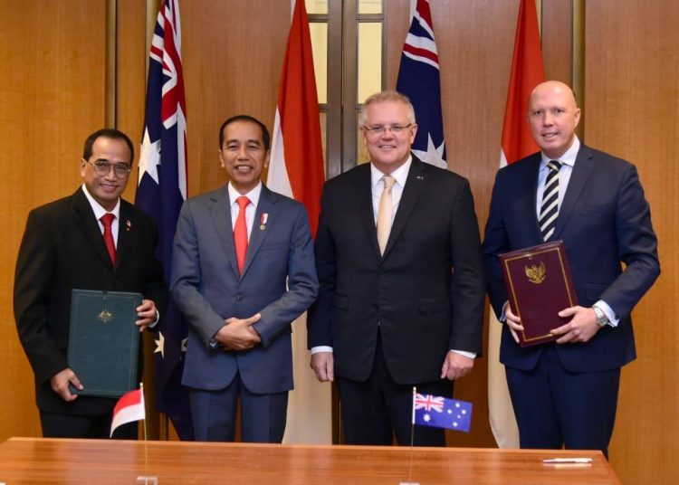 Presiden Joko Widodo dan Perdana Menteri Australia Scott Morrison usai penandatanganan ratifikasi perjanjian IA-CEPA di Gedung Parlemen, Canberra, Australia, Senin (10/02). (humas kemensetneg)