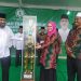 Penyerahan hadiah kepada mlpemenang juara umum MTQ Kabupaten OKI pada penutupan MTQ di Kecamatan Pampangan, Senin (24/02). (IST)