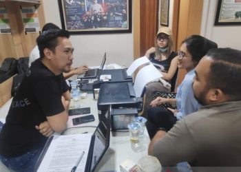 Proses pemeriksaan Lucinta Luna oleh polisi, Selasa (11/02). (IST)