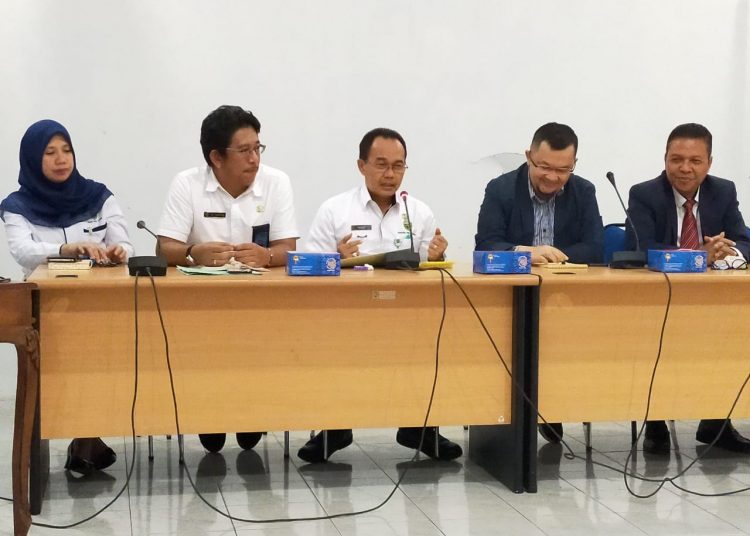 Ketua Umum KONI Sumsel Hendri Zainuddin melakukan audiensi dengan Kepala Dispora Sumsel Akhmad Yusuf Wibowo di Kantor Dispora Sumsel, Rabu (12/02). (humas koni sumsel)