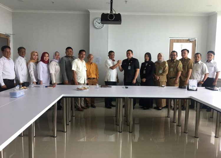 Pengurus KONI Sumsel saat audiensi dengan manajemen RS Siti Fatimah, Kamis (27/02). (humas koni sumsel)