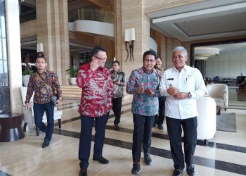 Bupati OKI, H Iskandar SE saat menghadiri rapat kerja percepatan penyaluran dan pengelolaan dana desa tahun 2020 yang digelar di Dinning Room Komplek JSC, Palembang, Jumat, (28/02). (IST)