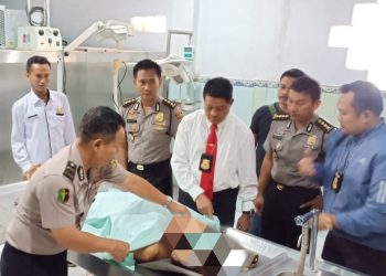 Pelaku Bontet saat dibawa ke RS Bhayangkara Palembang. Foto: Alwi Alim