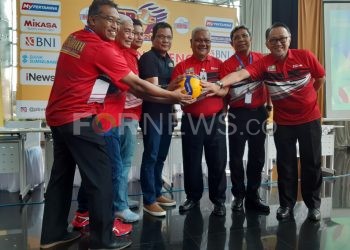 Jajaran manajemen Bank Sumsel Babel usai press conference Proliga 2020 seri 3 putaran I di kantor pusat Bank Sumsel Babel, Jakabaring, Palembang, Kamis (06/02). (fornews.co/iwan setiawan)