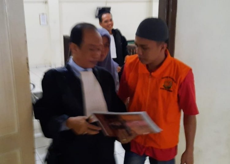 Terdakwa Obby saat menghadiri sidang dengan agenda tuntutan. Foto: Alwi Alim