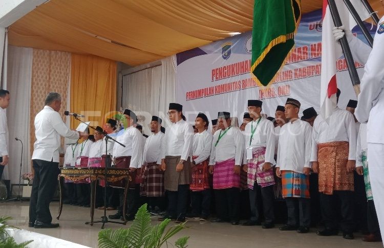 Bupati OKI, H Iskandar SE melantik kepengurusan PKRS Kabupaten OKI di Kayuagung, Kamis (20/02). (Foto : fornews.co / rif)