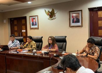 Kepala Staf Kepresidenan Moeldoko (dua dari kiri) saat menerima kunjungan aliansi Gerakan Kesejahteraaan Nasional (Gekanas) di ruang Bina Graha, Selasa (11/2). FOTO : Kantor Staf Kepresidenan