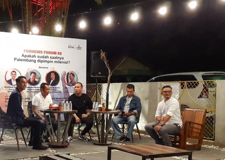 Kiri ke Kanan : Para Pembicara Fornews Forum edisi Sabtu (1/2) : Muchendi Mahzareki, Ruspanda Karibullah, dan Bagindo Togar. Fornews Forum dipandu Pemred Fornews.co Sidratul Muntaha. Foto : Fornews/Iwan