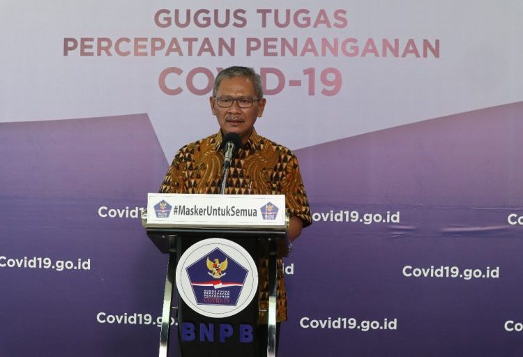 Juru Bicara Pemerintah untuk COVID-19 dr Achmad Yurianto pada konferensi pers di Graha Badan Nasional Penanggulangan Bencana (BNPB), Jakarta, Sabtu (11/04). (fornews.co/humas bnpb)