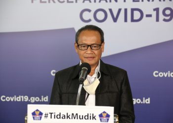 Asisten Deputi Integritas dan Evaluasi Sistem Merit KemenPAN-RB Bambang D Sumarsono dalam keterangannya di Media Center Gugus Tugas Percepatan Penanganan COVID-19, Graha Badan Nasional Penanggulangan Darurat (BNPB), Jakarta, Kamis (30/04). (fornews.co/humas bnpb)