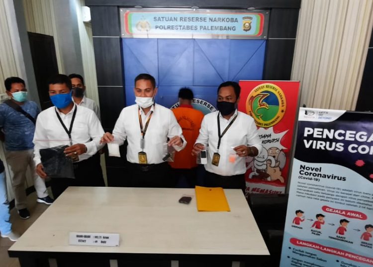 Barang bukti yang berhasil disita dari tersangka DS. Foto: Fornews.co/Rusli