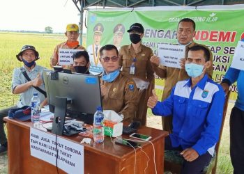 Panen raya virtual di Desa Lubuk Seberuk, Kecamatan Lempuing, Kabupaten OKI bersama Kementerian Pertanian dengan telekonferensi, Selasa (14/04). (Diskominfo OKI)