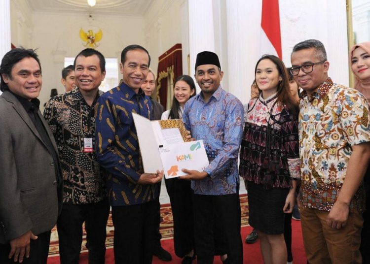Presiden Joko Widodo menerima rekomendasi hasil Konferensi Musik yang diserahkan Glenn Fredly beberapa waktu lalu. (fornews.co/ist)