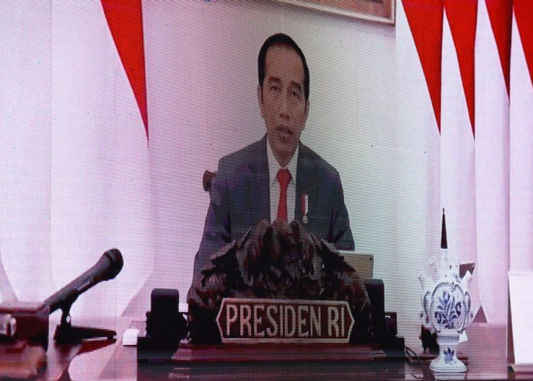 Presiden Jokowi saat berbicara pada Musrenbangnas Tahun 2020 melalui konferensi video dari Istana Merdeka, Provinsi DKI Jakarta, Kamis (30/4). (fornews.co/humas rahmat)