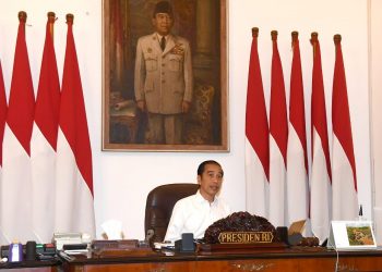 Presiden Joko Widodo memimpin rapat terbatas secara telekonferensi dari Istana Merdeka, Jakarta, Rabu (15/04). (fornews.co/humas kemensetneg)
