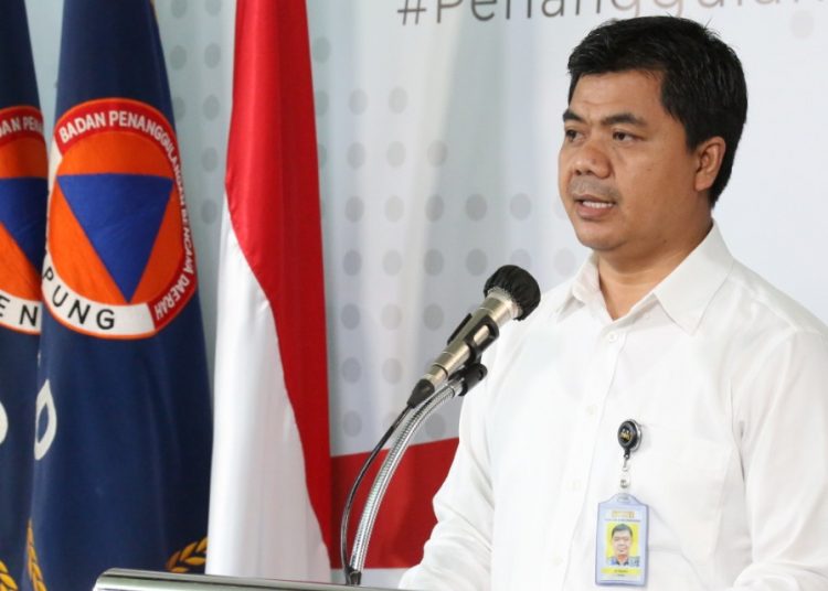 Deputi IV Kantor Staf Presiden Juri Ardiantoro saat konferensi pers di Graha BNPB, Jakarta, Rabu (01/04). (humas bnpb)