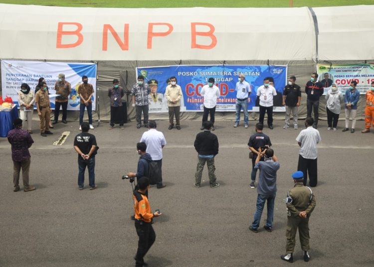 Gubernur Sumsel, Herman Deru, saat menyampaiakan arahan di Halaman Kantor Gubernur Sumsel, Kamis (9/4). (fornews.co/humas pemprov sumsel)