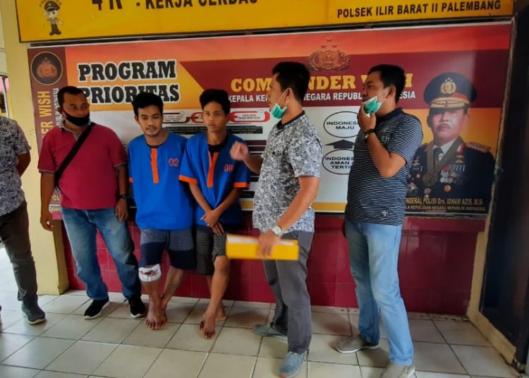 Dua jambret di Palembang saat ditangkap. foto: Fornews.co/Rusli