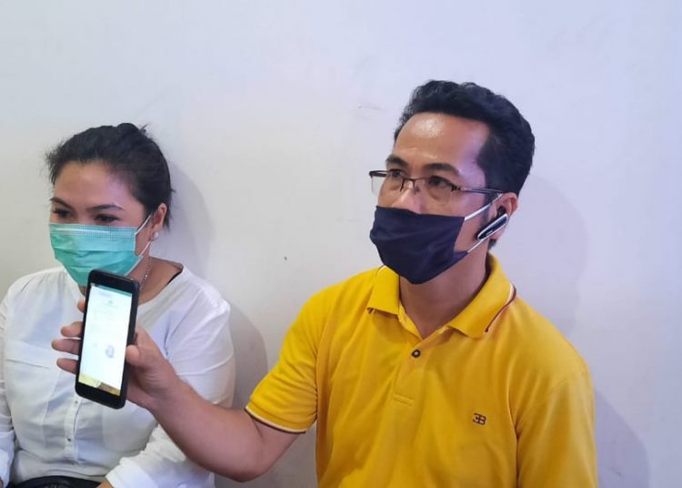 Melita saat melapor di SPKT Polresta Palembang. Foto: Fornews.co/ Rusli