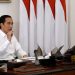 Presiden Joko Widodo memimpin rapat terbatas melalui telekonferensi dari Istana Merdeka, Jakarta, untuk membahas penanganan pandemi COVID-19, Senin (18/05). (fornews.co/biro pers setpres/lukas)