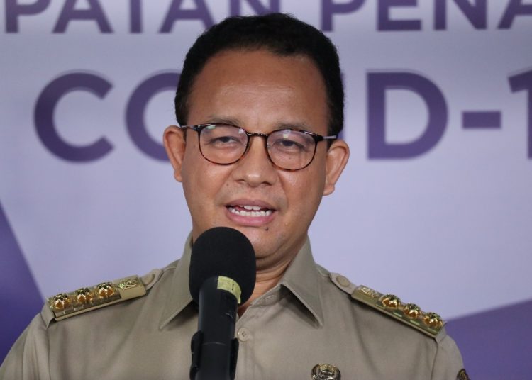 Gubernur DKI Jakarta Anies Baswedan saat konferensi pers di Graha BNPB, Jakarta, Senin (25/05). (fornews.co/humas bnpb)