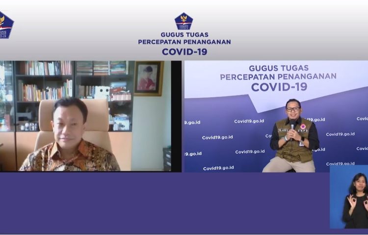 Plt Direktur Jenderal PAUD, Pendidikan Dasar dan Menengah, Kementerian Pendidikan dan Kebudayaan RI, Hamid Muhammad (kiri) dalam telekonferensi bersama para guru dan pegiat pendidikan memperingati Hari Pendidikan Nasional di Media Center Gugus Tugas Percepatan Penanganan COVID-19 di Graha Badan Nasional Penanggulangan Bencana (BNPB), Jakarta, Sabtu (02/05). (fornews.co/ist)