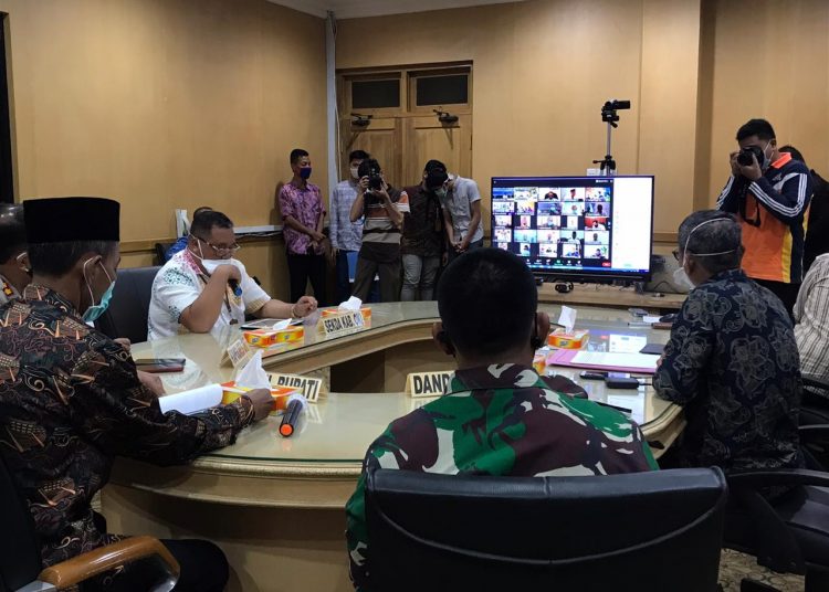 Rapat koordinasi virtual jajaran di Kabupaten OKI, Jumat (08/05). (IST / Diskominfo OKI)