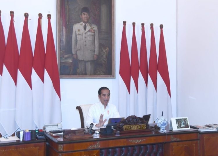 Presiden Joko Widodo saat memimpin sidang kabinet paripurna membahas Pagu Indikatif RAPBN Tahun Anggaran 2021 yang dilaksanakan secara telekonferensi di Istana Merdeka, Jakarta, Rabu (06/05). (fornews.co/bpmi setpre/rusman)