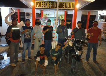 Dua kawanan begal sadis di Palembang saat diamankan Polsek SU II Palembang. Foto: Fornews.co/Rusli