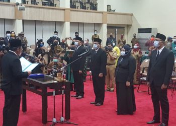 Pelantikan lima anggota KIP yang dilakukan langsung oleh Gubernur Sumsel, Herman Deru di Ruang Bina Praja, Pemprov Sumsel