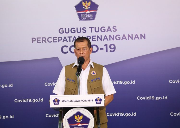Ketua Gugus Tugas Percepatan Penanganan COVID-19 Doni Monardo saat mengumumkan daerah di Indonesia yang masuk zona kuning COVID-19, Senin (08/06). (fornews.co/humas bnpb)