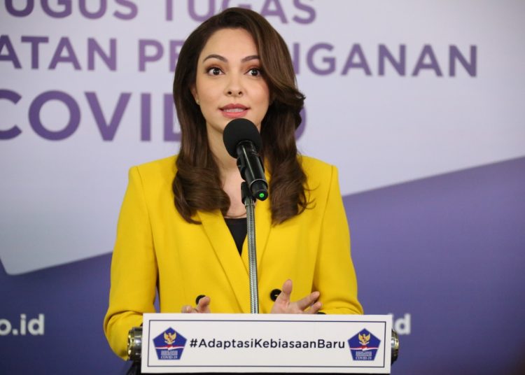 Tim Komunikasi Publik Gugus Tugas Percepatan Penanganan COVID-19, dr Reisa Broto Asmoro saat memberikan keterangan di Media Center Gugus Tugas COVID-19, Graha BNPB, Jakarta, Sabtu (20/06). (fornews.co/humas bnpb)