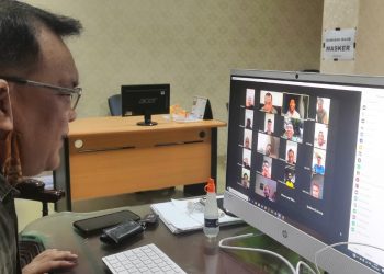 Manajer Babel Muba United Achmad Haris saat melakukan virtual meeting dengan pemain dan pelatih, Selasa (02/06). (fornews.co/media officer babel muba united)