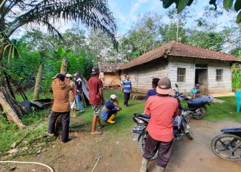Salah satu rumah milik warga Desa Kepayang, Kecamatan Lempuing Kabupaten OKI yang direnovasi warga setempat secara gotong royong. (IST)