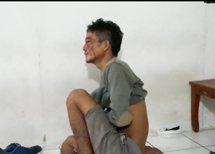 Pelaku pemalakan di Atas Jembatan Ampera saat diamankan di Polrestabes Palembang. Foto: Fornews.co/Rusli