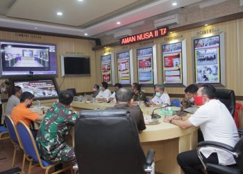 Wakil Bupati Muba Beni Hernedi dan Forkopimda Muba mengikuti Rakor Penanggulangan Karhutbunlah yang dipimpin Wagub Sumsel Mawardi Yahya melalui video conference, Rabu (17/06). (fornews.co/humas pemkab muba)