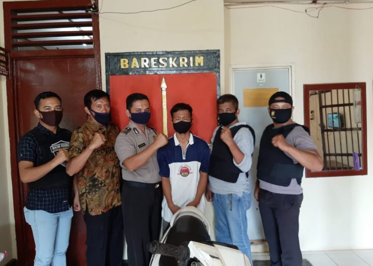 Pelaku saat diamankan oleh jajaran Polsek Pampangan. (IST)